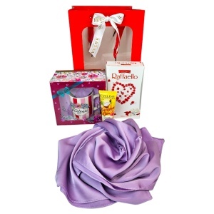 Set „Cea mai buna prietena din lume”, esarfa eleganta, cana personalizata, praline Raffaello si crema de maini Eveline