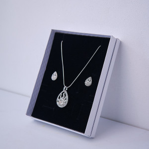 Set accesorii Feeling, din inox, cu cercei, lantisor si pandativ cu cristale, in cutie eleganta, Silver Fern 3