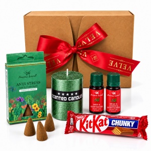 Set cadou Aroma Bliss, cu KitKat Chunky, lumanare, conuri Anti Stress si 2 uleiuri parfumate, Model Verde