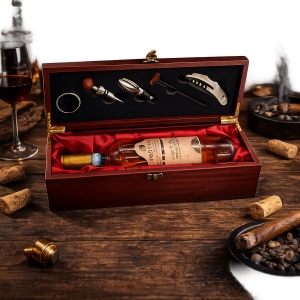 Set cadou, Cutie din lemn cu 5 accesorii si Vin Bottega Pinot Grigio Rose DOC 750ml