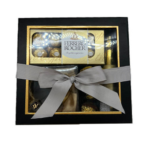Set cadou dama, Cutie eleganta cu Parfum Chic'n Glam Elixir 100ml, Bottega Gold de 200ml,10 praline Ferrero Rocher si un trandafir din sapun gold cu sclipici