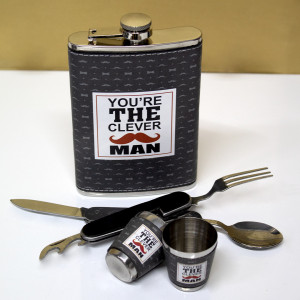 Set cadou pentru barbati Outing, sticla pentru bautura, doua pahare asortate din inox si tacamuri multifunctionale, pliabile, pentru picnic, in cutie cadou, Gri