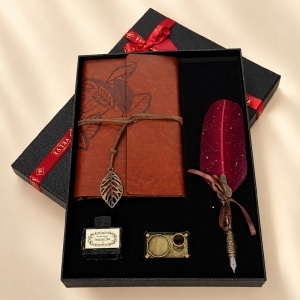 Set caligrafie Vintage Spark cu jurnal maro, toc cu pana bordo, calimara si suport, in cutie cadou - Img 3