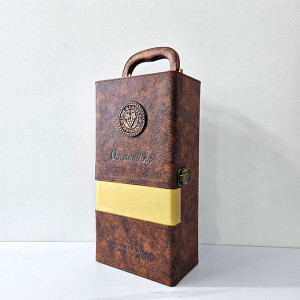 Set, caseta eleganta din piele ecologica pentru o sticla, cu maner, vin Merlot&Pinot Noir si 3 accesorii pentru vin 3