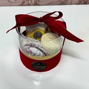 Set elegant Strong Vibe, pentru femei, oglinda, set cu ceas si bratara, praline Raffaello si lumanare decorativa, in cutie eleganta rotunda , Rosu detaliu in cutie