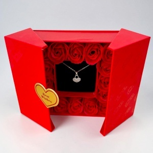 Set Love Box cu 16 trandafiri de sapun si colier inima din otel inoxidabil, in cutie eleganta - Img 6