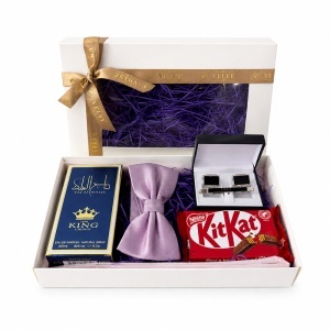 Set pentru barbati Amethyst Pink Edition cu parfum arabesc Taj Al Malik 50 ml, papion roz, butoni, ac de cravata si ciocolata - Img 6