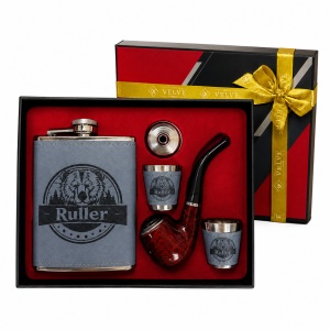 Set pentru barbati Ruler cu plosca 250 ml, pipa, 2 pahare si palnie, in cutie eleganta
