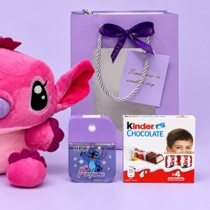 Set pentru copii Stitch Sweet Lavender cu plus roz 24 cm, parfum 35 ml si Kinder Chocolate, in punga cadou lila - Img 3