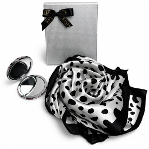 Set pentru femei Satin Glow cu esarfa satinata 50x50 cm si oglinda compacta, in cutie eleganta,alb-negru cu imprimeu animal print