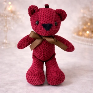 Ursulet de plus crosetat Robi, cu fundiță, Inaltime 18 cm, Bordo