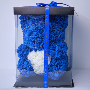 Ursulet floral 30 cm, cu led de lumini, din trandafiri spuma albastrucu inima alba, in cutie cadou