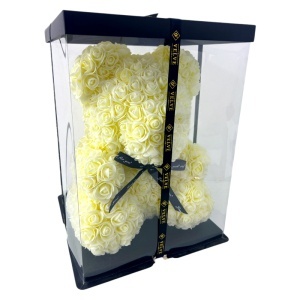 Ursulet floral din trandafiri spuma alb ivory, 40 cm, in cutie transparenta eleganta