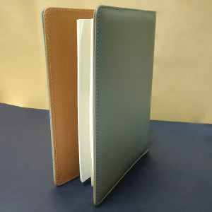 Agenda mare Perfect Tender, nedatata, fara liniatura, coperti cartonate din piele ecologica, 24x20cm, Verde