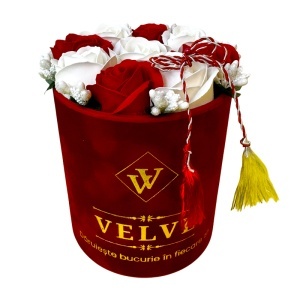 Aranjament floral „Pure Love”, cu 9 trandafiri de săpun cu stamine decorative
