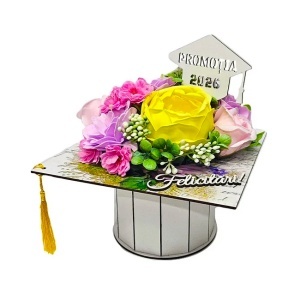 Aranjament floral absolvire 2026, in cutie tip toca cu flori de sapun, 20x20x23cm, Roz