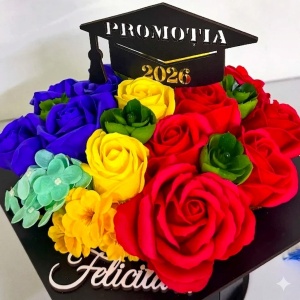 Aranjament floral absolvire 2026 , in cutie tip toca, cu flori de sapun, 20x20x23cm, Tricolor - Img 2