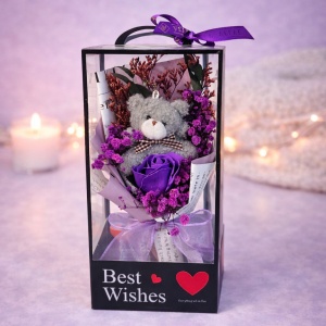 Aranjament floral Best Wishes cu ursulet de plus, trandafir mov de sapun si flori criogenate, 26x12 cm - Img 2