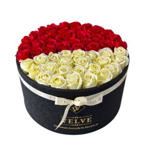 Aranjament floral Country, in cutie rotunda cu 55 trandafiri din sapun, Monaco