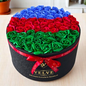 Aranjament floral Country, in cutie rotunda cu 55 trandafiri din sapun, Azerbaidjan