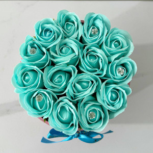 Aranjament floral Crystal Beauty cu 15 trandafiri de sapun, cristale artizanale, in cutie roz cu catifea, Albastru glaciar 1