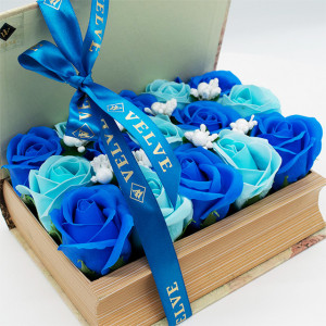 Aranjament floral cu 15 trandafiri din sapun, in cutie tip carte, cu flori blue si albastruAranjament floral cu 15 trandafiri din sapun, in cutie tip carte, cu flori blue si albastru