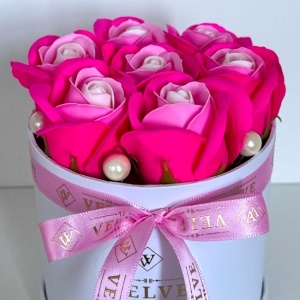 Aranjament floral Glamour Double Color, cutie rotunda cu 7 trandafiri sapun in doua culori, Fucsia-roz pal - Img 2