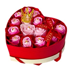 Aranjament floral Intimissimo, 15 trandafiri de sapun si coroana, Double Color Rosu-Roz - Img 3