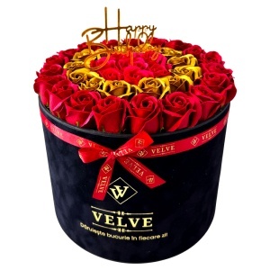 Aranjament Floral Majestic, cu trandafiri din sapun bordo, aurii si rosii, in cutie neagra de catifea, cu mesaj "Happy Birthday"