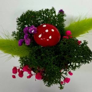 Aranjament floral Whiff, in cutie de lemn rotunda, licheni stabilizati si plante uscate