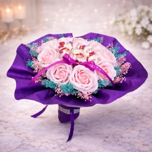 Buchet cadou Delice, cu 8 praline Raffaello 80gr, 9 trandafiri de sapun și broom natural criogenat - Img 2