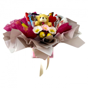 Buchet cadou Delice, cu selectie de dulciuri, inimioara, ursulet de plus si flori de sapun - Img 3