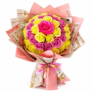 Buchet floral Royal cu trandafiri de sapun si sclipici, inaltime 45cm, LED inclus, Roz-Galben