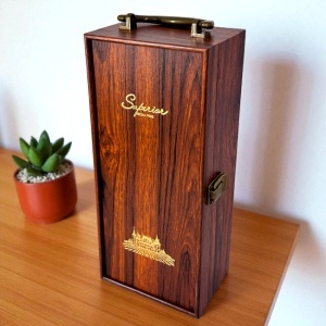 Caseta eleganta din lemn Special Wine, cu trei accesorii vin, capacitate o sticla, Maro - Img 3