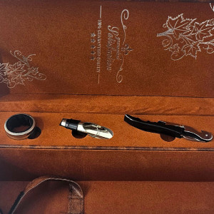 Caseta eleganta de vin 