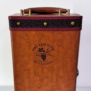 Caseta eleganta Fine Wine, din piele eco, cu accesorii vin, maner, capacitate doua sticle, Maro - Img 4