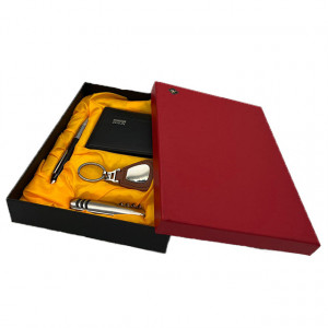 Caseta VIP, accesorii pentru barbati, portofel , briceag, breloc si pix