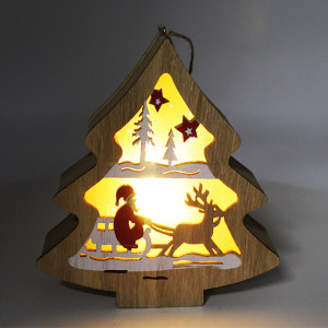 Casuta Fir in forma de bradut, cu luminite si design de iarna