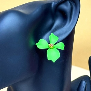 Cercei A Little Magic, cu design floral si prindere cu tija, Verde deschis 1