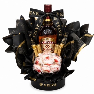 Cosulet cadou Delice pentru barbati, Chivas Regal 12 YO 500 ml, 7 praline Raffaello si 12 ciocolatele Merci