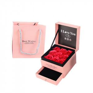 Cutie suport pentru accesorii "Love Wishes" cu sertar, 9 trandafiri de sapun, felicitare si punga de cadou  2