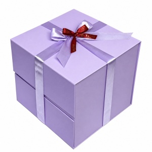 Cutie pentru cadou Lavender Elegance, lila cu panglica si fundita, 26x25 cm