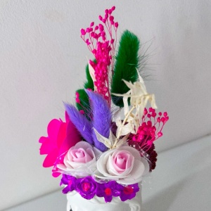 Decoratiune din ceramica in forma de fata visatoare cu begonie de lemn si flori criogenate, , 