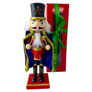 Decoratiune pentru masa de Craciun, Spargatorul de Nuci in uniforma festiva, Tobosar, Albastru-Rosu, 25cm