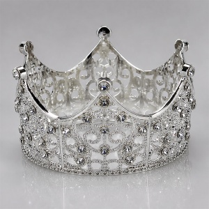 Mini coroana decorativa argintie cu cristale stralucitoare, model regal, 6x12 cm - Img 3