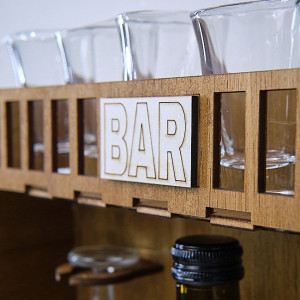 Minibar din Lemn 'Eleganță Rustică' cu Suport pentru Pahare și Sticlă