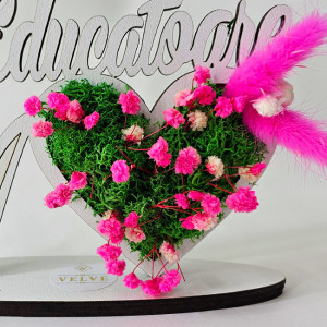Ornament din lemn Draw Me, ce poate fi personalizat cromatic, cu tematica individuala (Educatoare), buburuza rosie, licheni stabilizati si imortele, Fucsia 2