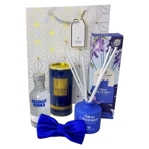 Pachet Blue Elegance pentru barbati, cu parfum Imperial Blue, Absolut Vodka 200ml, difuzor Blue Lavender si papion, in punga cadou