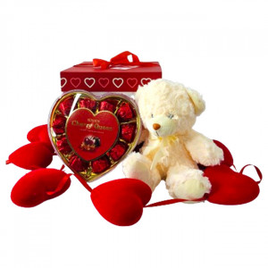 Pachet cadou pentru indragostiti, A Drop of Love, ursulet de plus 20 cm, ghirlanda artizanala cu inimioare catifelate si praline Roshen Cherry Queen 125g, ambalate in cutie deosebita 1