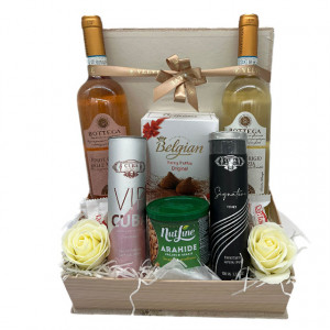 Pachet pentru Nasi, Bottega Pinot GrigioVenezia rosu si alb, Parfum Cuba 100 ml, Trufe Belgian,arahide Nutline si praline Raffaello